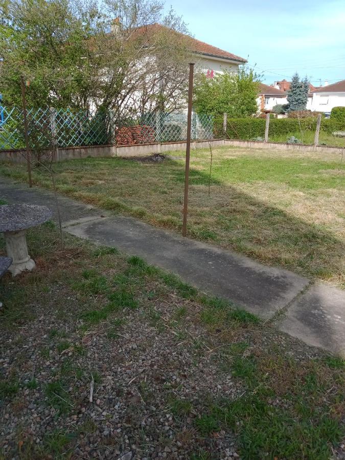 Maison Entiere Avec Parking, Garage Et Jardin Montluçon Exteriér fotografie