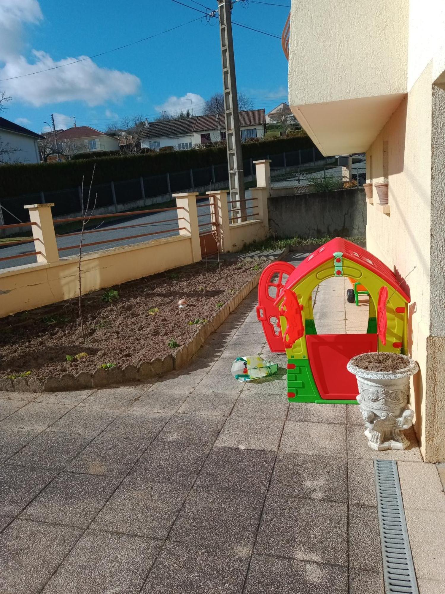 Maison Entiere Avec Parking, Garage Et Jardin Montluçon Pokoj fotografie